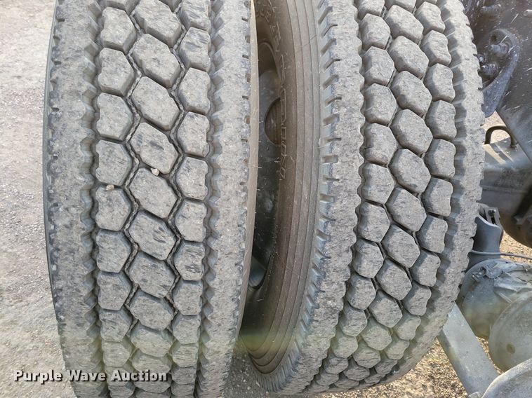 image for item MO9681 2015 Freightliner Cascadia 113  semi truck