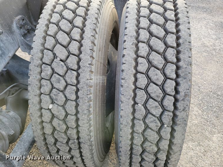 image for item MO9681 2015 Freightliner Cascadia 113  semi truck