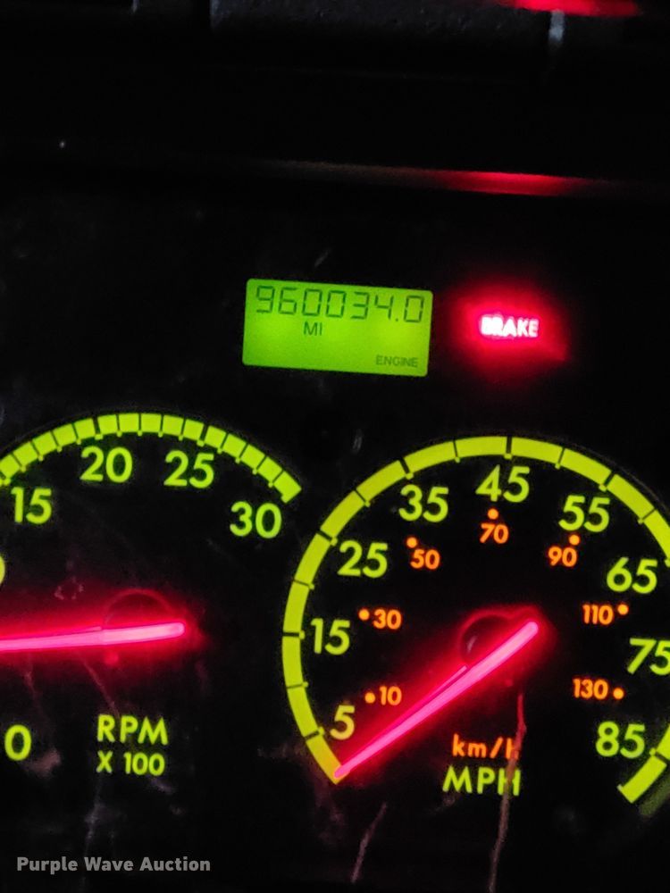 image for item MO9682 2015 Freightliner Cascadia 113  semi truck