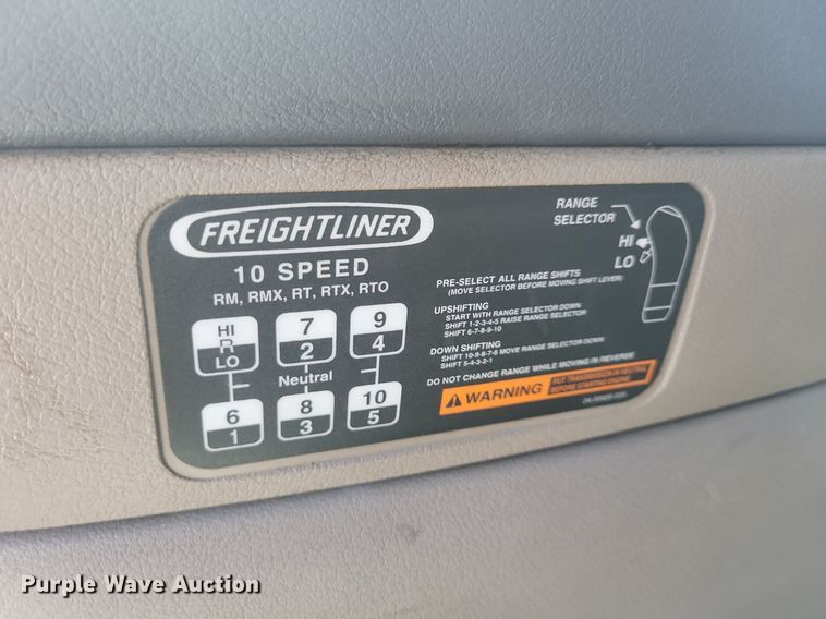 image for item MO9682 2015 Freightliner Cascadia 113  semi truck