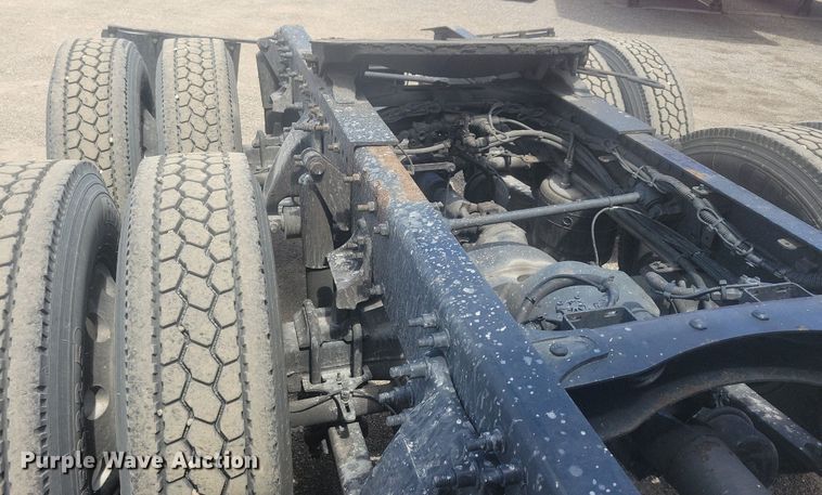 image for item MO9682 2015 Freightliner Cascadia 113  semi truck