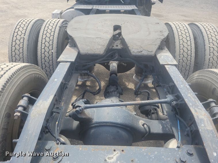 image for item MO9682 2015 Freightliner Cascadia 113  semi truck