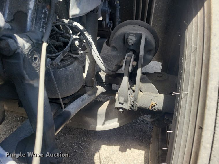 image for item MO9682 2015 Freightliner Cascadia 113  semi truck