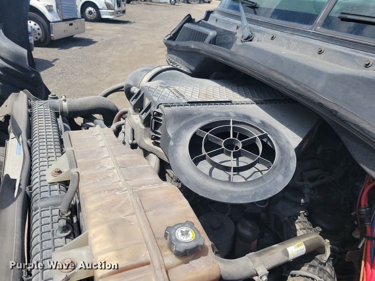 image for item MO9682 2015 Freightliner Cascadia 113  semi truck