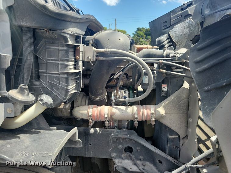 image for item MO9682 2015 Freightliner Cascadia 113  semi truck