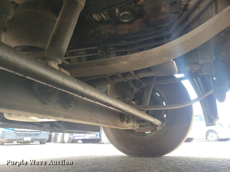 image for item MO9682 2015 Freightliner Cascadia 113  semi truck