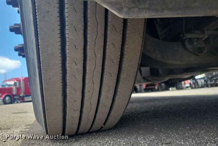 image for item MO9682 2015 Freightliner Cascadia 113  semi truck