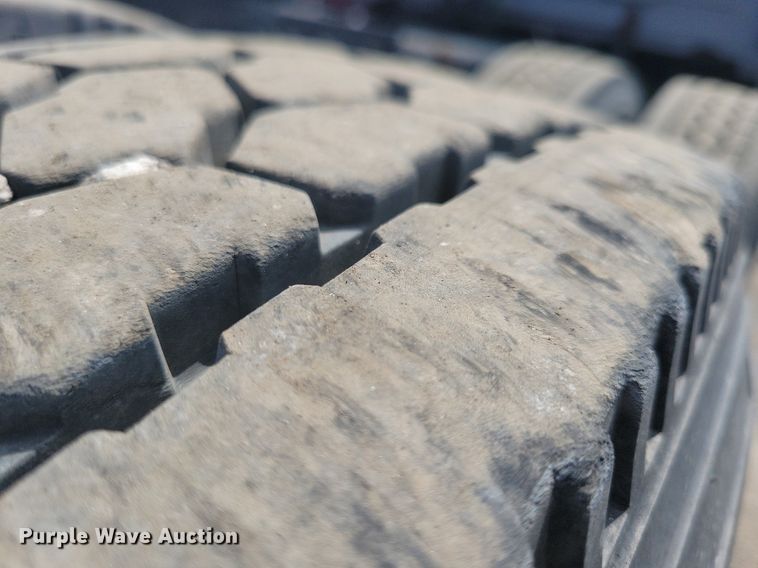 image for item MO9682 2015 Freightliner Cascadia 113  semi truck