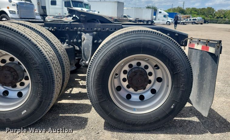 image for item MO9682 2015 Freightliner Cascadia 113  semi truck