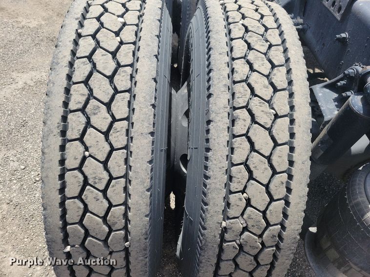 image for item MO9682 2015 Freightliner Cascadia 113  semi truck