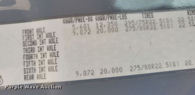 image for item MO9682 2015 Freightliner Cascadia 113  semi truck