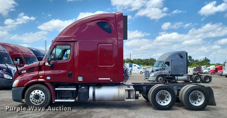 image for item MO9683 2015 Freightliner Cascadia 113  semi truck