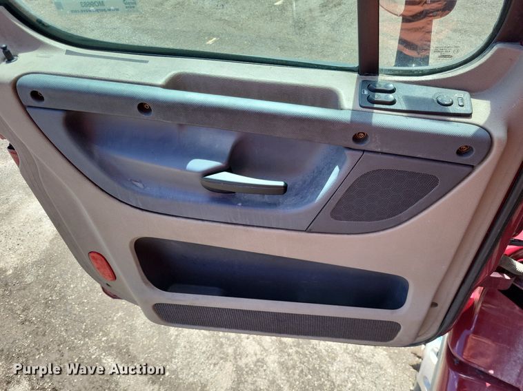 image for item MO9683 2015 Freightliner Cascadia 113  semi truck