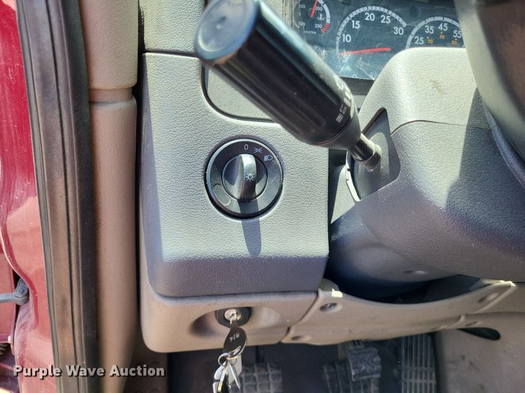 image for item MO9683 2015 Freightliner Cascadia 113  semi truck