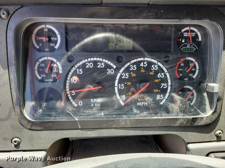 image for item MO9683 2015 Freightliner Cascadia 113  semi truck