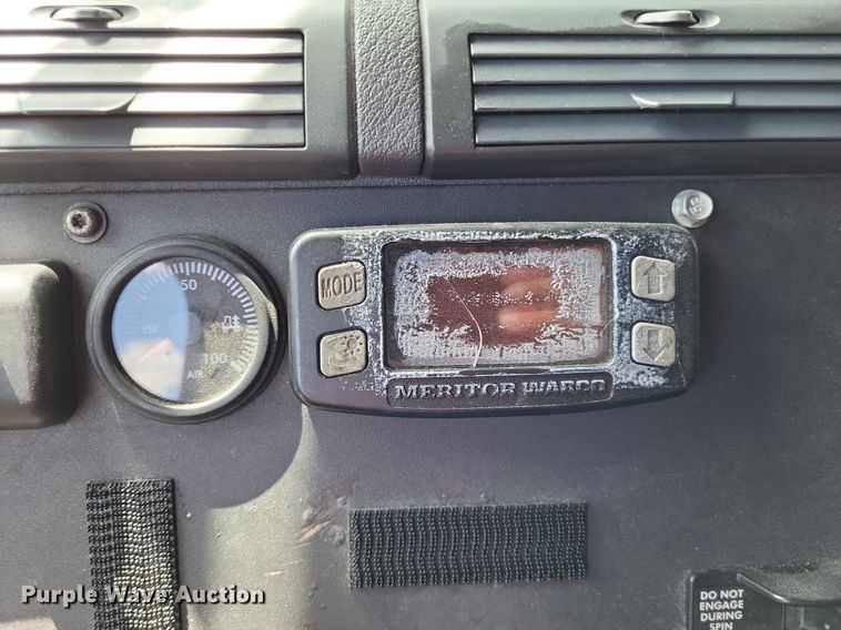 image for item MO9683 2015 Freightliner Cascadia 113  semi truck