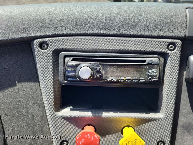 image for item MO9683 2015 Freightliner Cascadia 113  semi truck