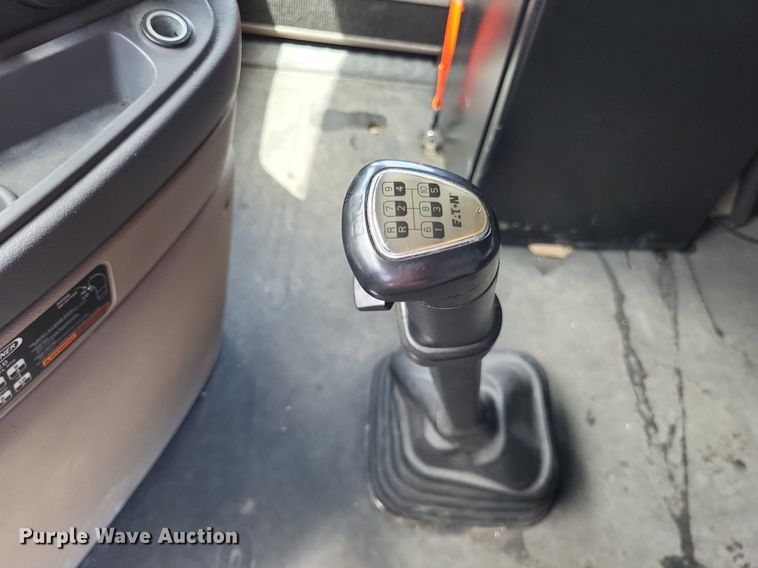 image for item MO9683 2015 Freightliner Cascadia 113  semi truck