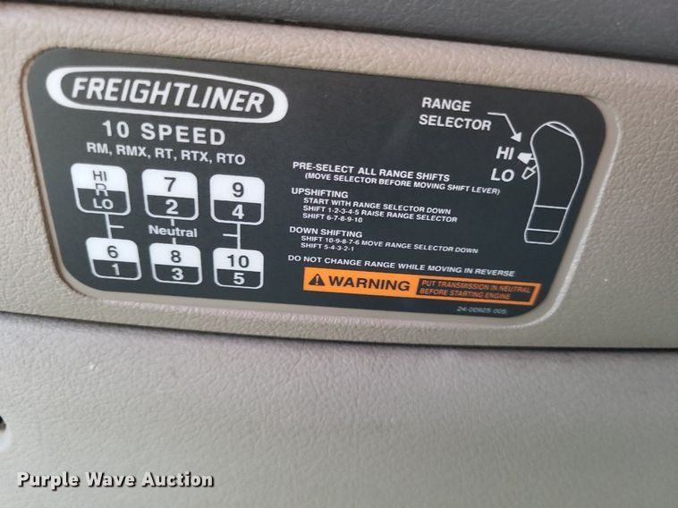 image for item MO9683 2015 Freightliner Cascadia 113  semi truck