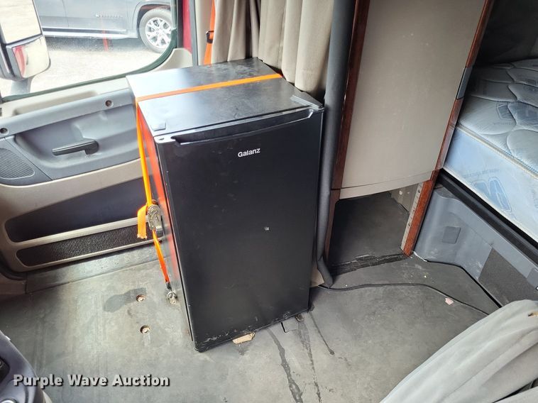 image for item MO9683 2015 Freightliner Cascadia 113  semi truck