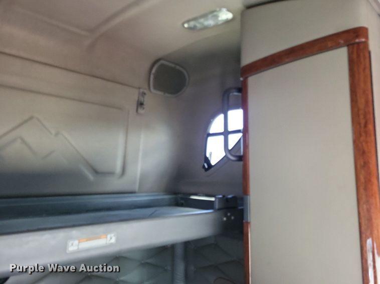 image for item MO9683 2015 Freightliner Cascadia 113  semi truck