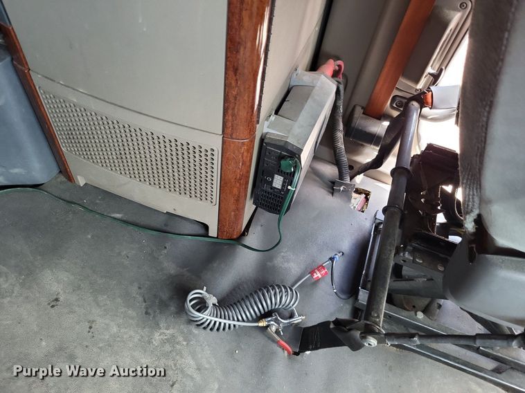 image for item MO9683 2015 Freightliner Cascadia 113  semi truck