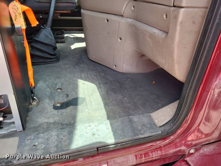 image for item MO9683 2015 Freightliner Cascadia 113  semi truck