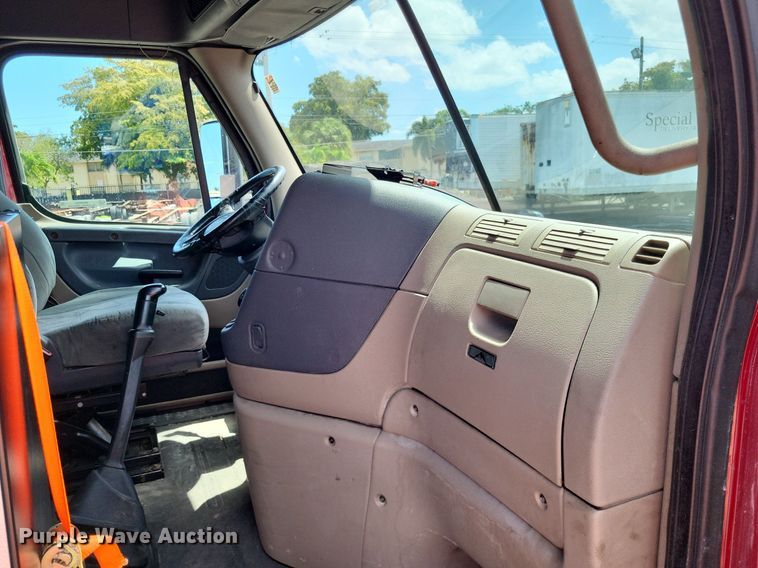 image for item MO9683 2015 Freightliner Cascadia 113  semi truck