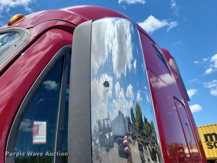 image for item MO9683 2015 Freightliner Cascadia 113  semi truck