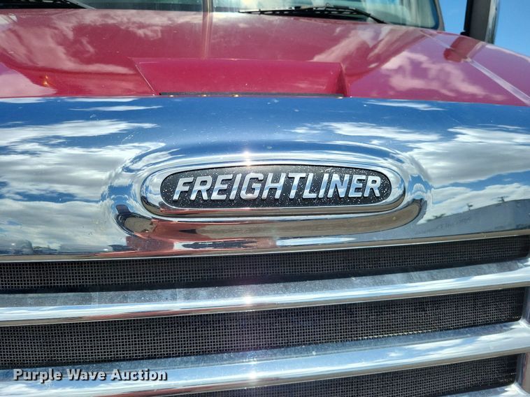 image for item MO9683 2015 Freightliner Cascadia 113  semi truck