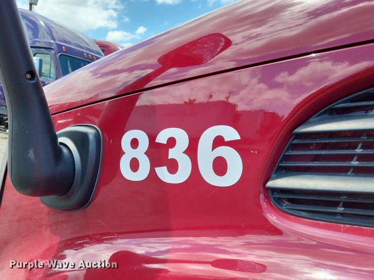 image for item MO9683 2015 Freightliner Cascadia 113  semi truck