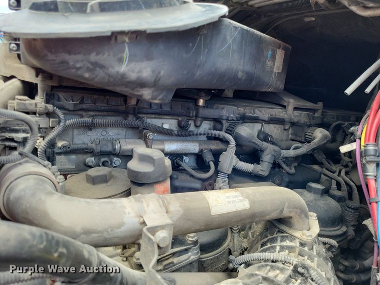 image for item MO9683 2015 Freightliner Cascadia 113  semi truck