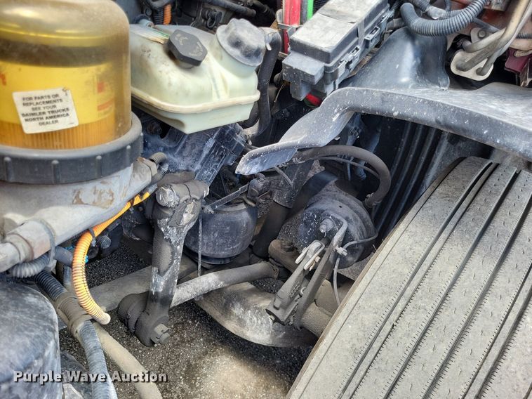 image for item MO9683 2015 Freightliner Cascadia 113  semi truck