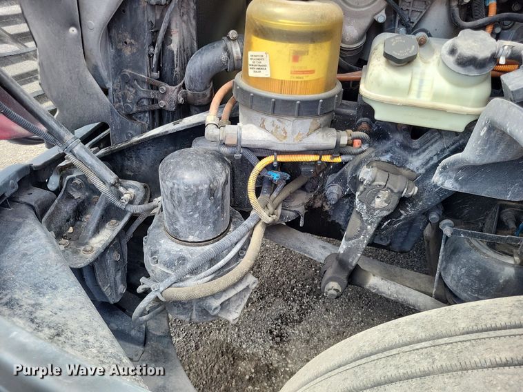 image for item MO9683 2015 Freightliner Cascadia 113  semi truck