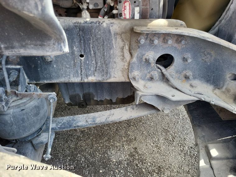 image for item MO9683 2015 Freightliner Cascadia 113  semi truck