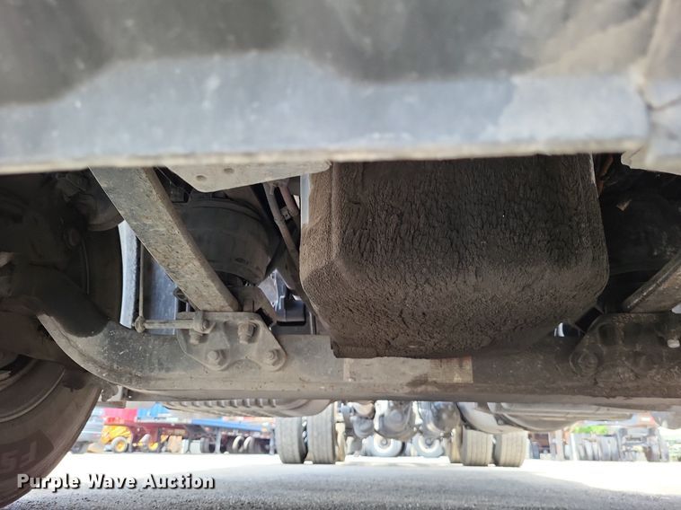 image for item MO9683 2015 Freightliner Cascadia 113  semi truck