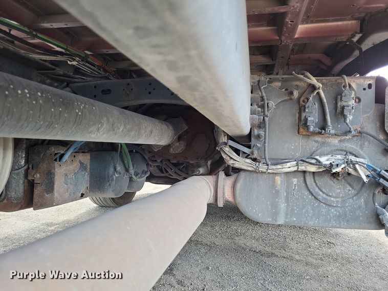 image for item MO9683 2015 Freightliner Cascadia 113  semi truck