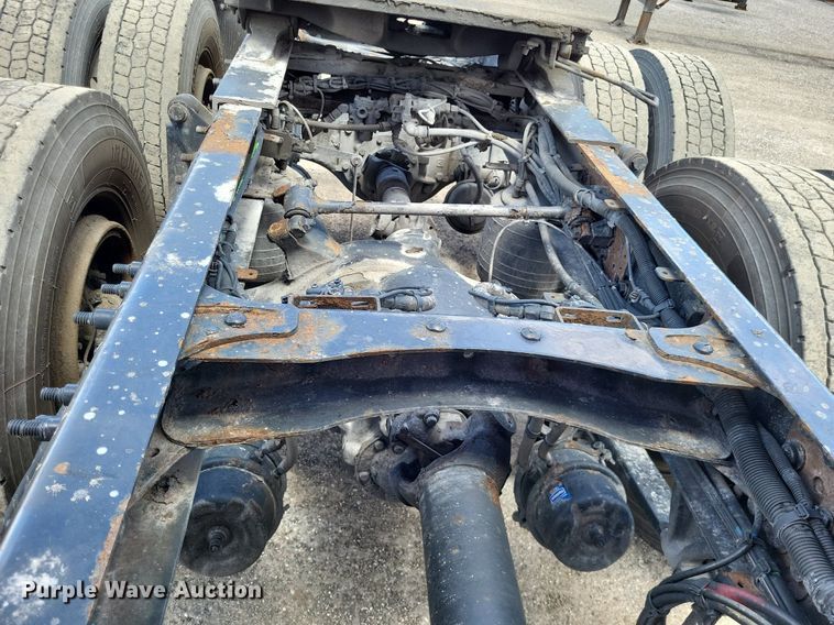 image for item MO9683 2015 Freightliner Cascadia 113  semi truck