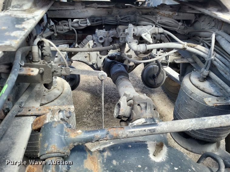 image for item MO9683 2015 Freightliner Cascadia 113  semi truck