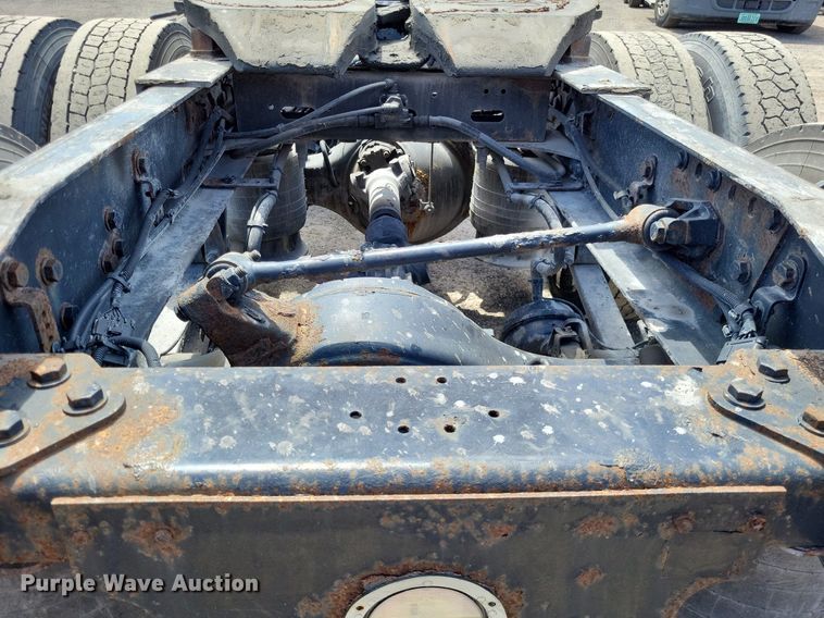 image for item MO9683 2015 Freightliner Cascadia 113  semi truck