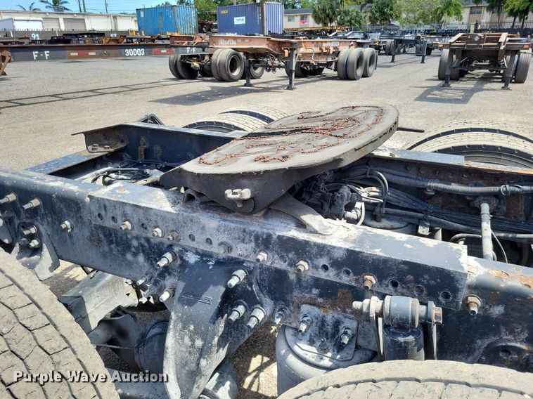 image for item MO9683 2015 Freightliner Cascadia 113  semi truck