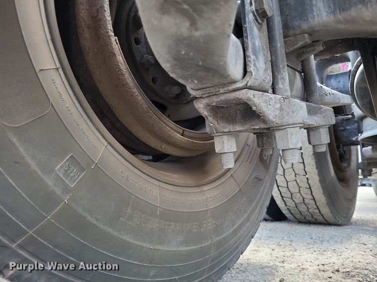 image for item MO9683 2015 Freightliner Cascadia 113  semi truck