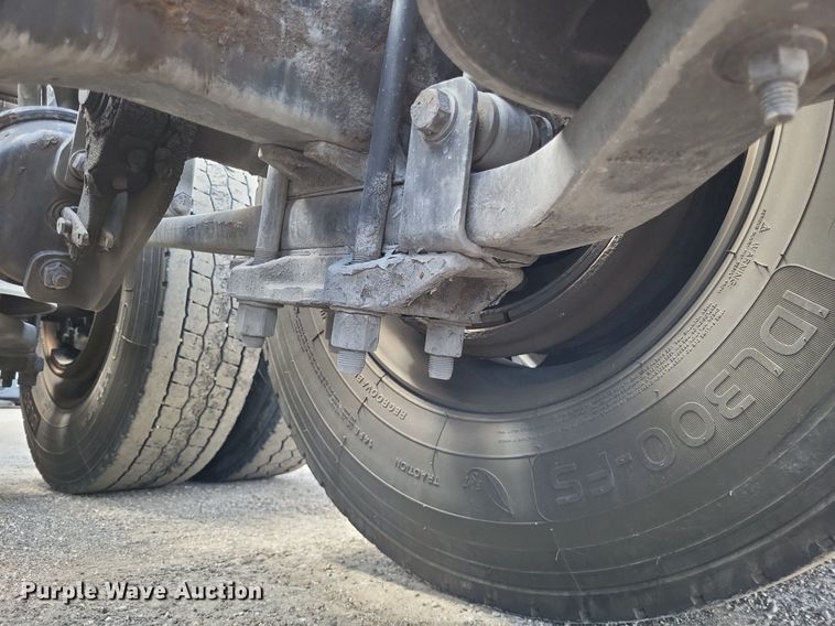 image for item MO9683 2015 Freightliner Cascadia 113  semi truck