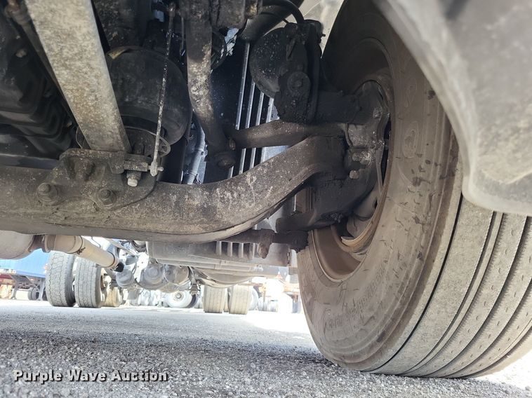 image for item MO9683 2015 Freightliner Cascadia 113  semi truck