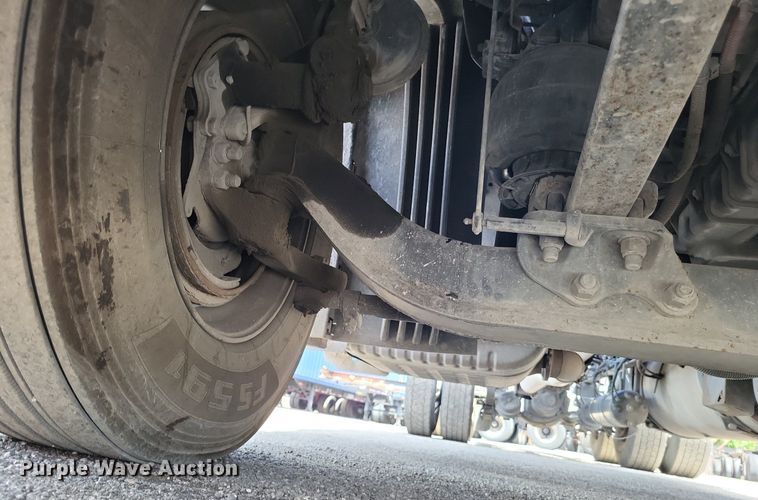 image for item MO9683 2015 Freightliner Cascadia 113  semi truck