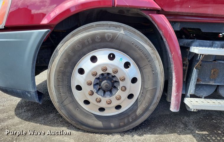 image for item MO9683 2015 Freightliner Cascadia 113  semi truck