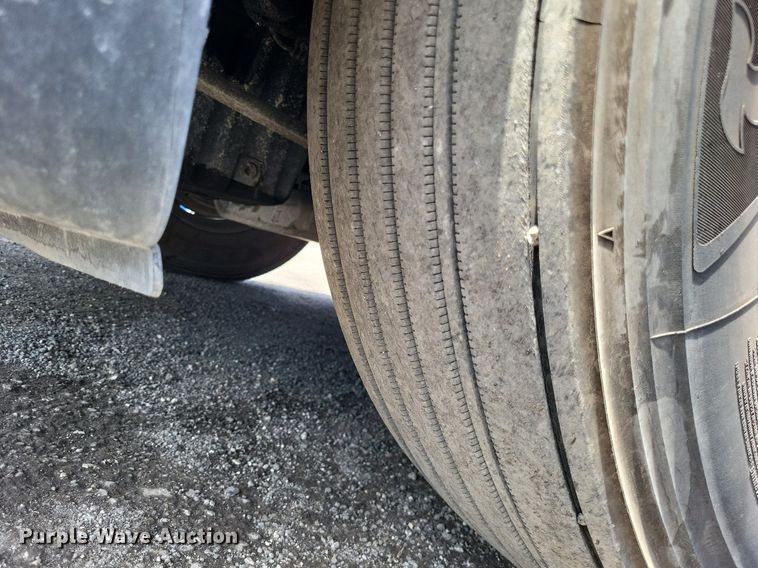 image for item MO9683 2015 Freightliner Cascadia 113  semi truck