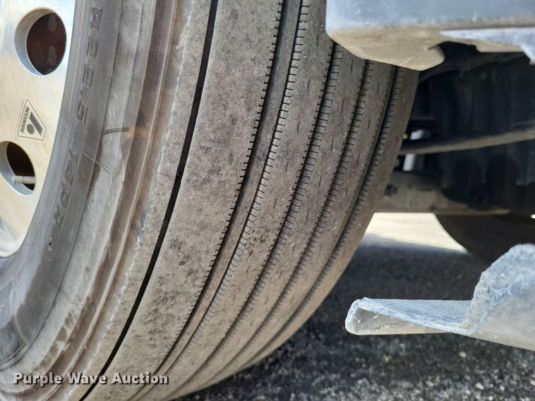 image for item MO9683 2015 Freightliner Cascadia 113  semi truck