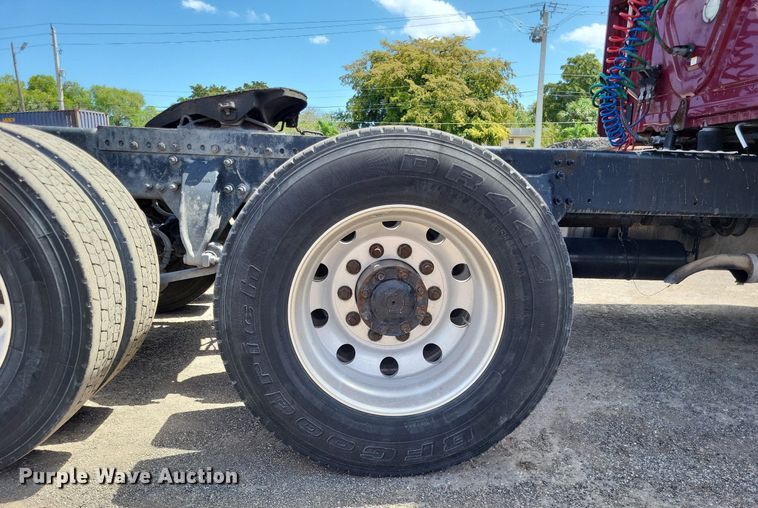 image for item MO9683 2015 Freightliner Cascadia 113  semi truck