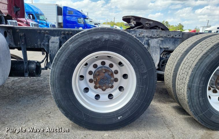 image for item MO9683 2015 Freightliner Cascadia 113  semi truck